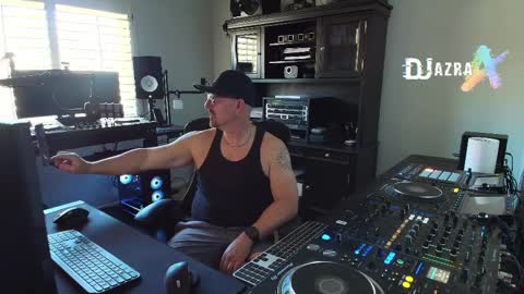 Snapshot of imdjazra chatting on 04-05-26, 06:49 DJ Azra online show from 04-05-26, 06:49