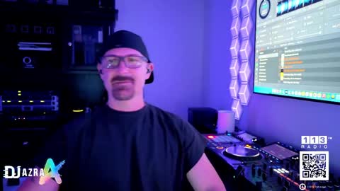 Snapshot of imdjazra chatting on 04-20-26, 04:26 DJ Azra online show from 04-20-26, 04:26
