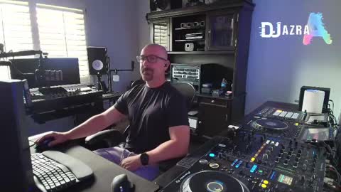 Snapshot of imdjazra chatting on 04-25-26, 11:35 DJ Azra online show from 04-25-26, 11:35