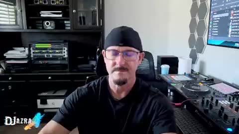 Snapshot of imdjazra chatting on 06-25-26, 09:52 DJ Azra online show from 06-25-26, 09:52