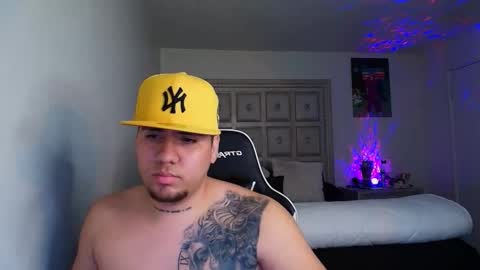 Snapshot of imjosue chatting on 01-11-26, 01:43 imjosue online show from 01-11-26, 01:43