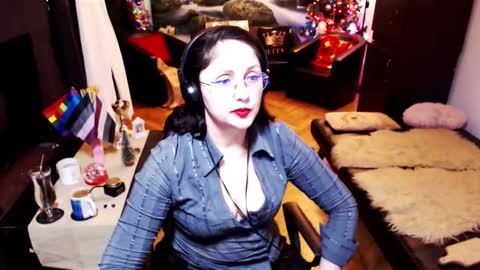 Empress online show from 12-17-25, 12:16
