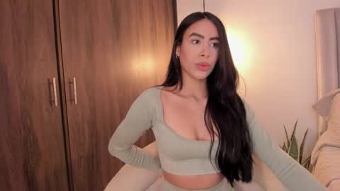 Snapshot of imsaraah chatting on 10-23-25, 10:41 sarah online show from 10-23-25, 10:41