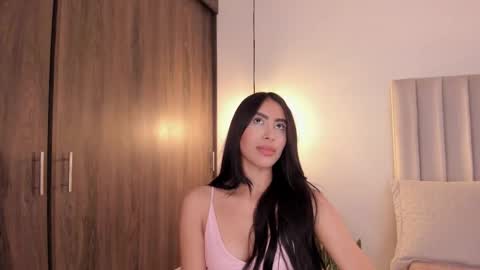 Snapshot of imsaraah chatting on 11-15-25, 09:32 sarah online show from 11-15-25, 09:32