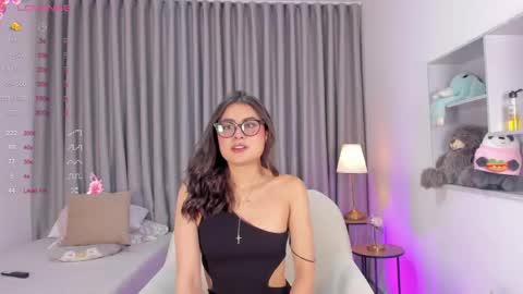 Sofia Guzman   Schedule 9 AM - 5 PM GMT-5 online show from 04-21-26, 07:39