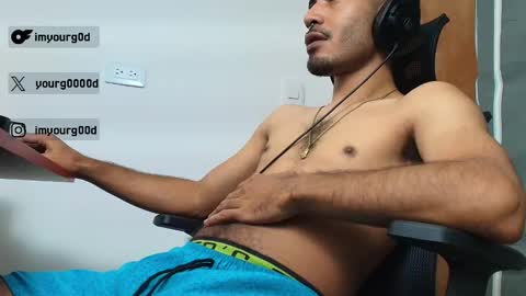 Snapshot of imyourg0d chatting on 01-11-26, 08:19 Daniel thumb up me please its important Im new INDEPENDENT MODEL online show from 01-11-26, 08:19