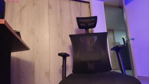 Daniel   thumb up me please its important Im new INDEPENDENT MODEL online show from 04-18-26, 05:44