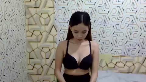 Snapshot of imyourgirl_vanessa26 chatting on 08-02-26, 06:01 Im sad because im lonely wish help me here online show from 08-02-26, 06:01