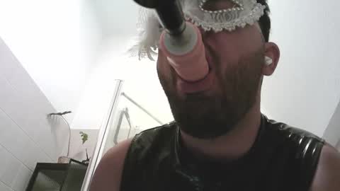 Snapshot of imyouslave chatting on 10-09-25, 09:07 slavemaster online show from 10-09-25, 09:07