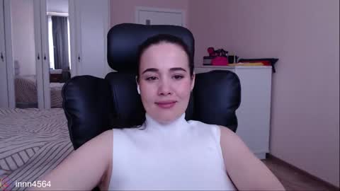 Snapshot of in_yan chatting on 02-12-26, 07:36 Lin online show from 02-12-26, 07:36