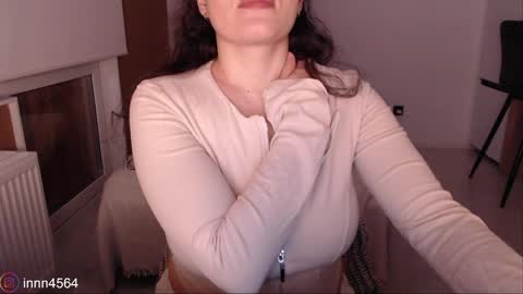 Snapshot of in_yan chatting on 04-08-26, 06:08 Lin online show from 04-08-26, 06:08