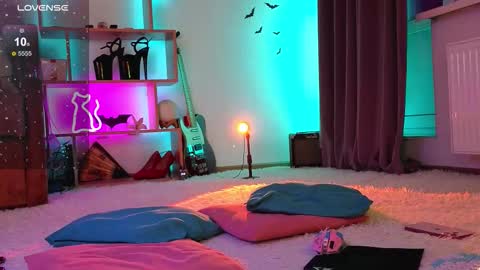  Dina  Help me reach 100 likes  online show from 03-12-26, 12:06