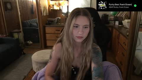 Snapshot of incognitoqueen chatting on 12-10-24, 03:20 Carter online show from 12-10-24, 03:20