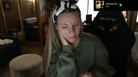 Snapshot of incognitoqueen chatting on 12-13-24, 06:27 Carter online show from 12-13-24, 06:27