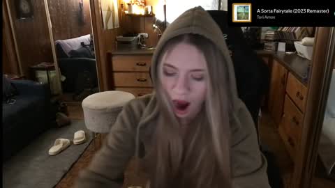 Snapshot of incognitoqueen chatting on 12-24-24, 03:49 Carter online show from 12-24-24, 03:49