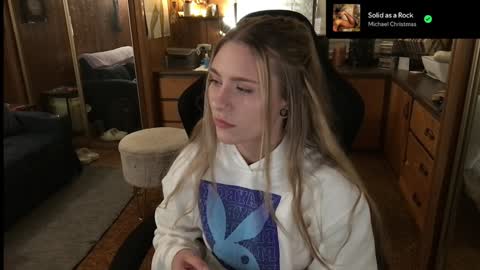 Snapshot of incognitoqueen chatting on 12-27-24, 04:58 Carter online show from 12-27-24, 04:58