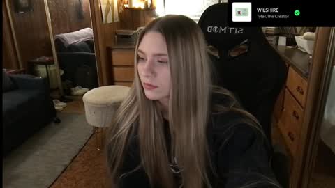 Snapshot of incognitoqueen chatting on 12-28-24, 04:51 Carter online show from 12-28-24, 04:51