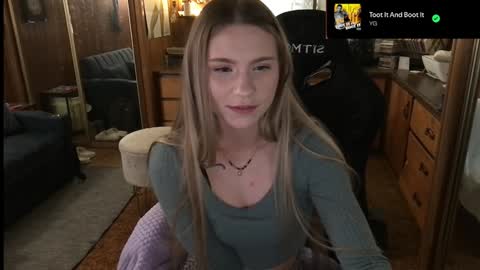 Snapshot of incognitoqueen chatting on 12-28-24, 07:55 Carter online show from 12-28-24, 07:55