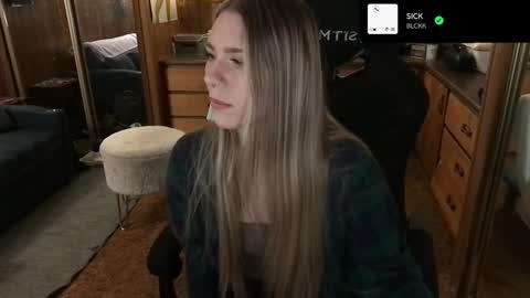 Snapshot of incognitoqueen chatting on 12-31-24, 12:32 Carter online show from 12-31-24, 12:32