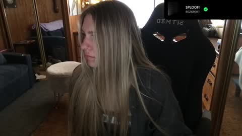 Snapshot of incognitoqueen chatting on 12-31-24, 07:40 Carter online show from 12-31-24, 07:40