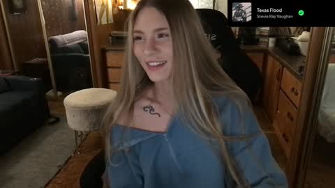 Snapshot of incognitoqueen chatting on 01-02-25, 05:14 Carter online show from 01-02-25, 05:14