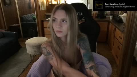 Snapshot of incognitoqueen chatting on 01-03-25, 10:52 Carter online show from 01-03-25, 10:52