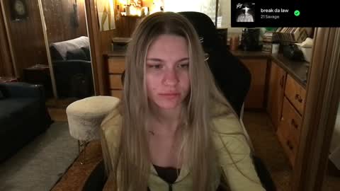 Snapshot of incognitoqueen chatting on 01-04-25, 10:49 Carter online show from 01-04-25, 10:49