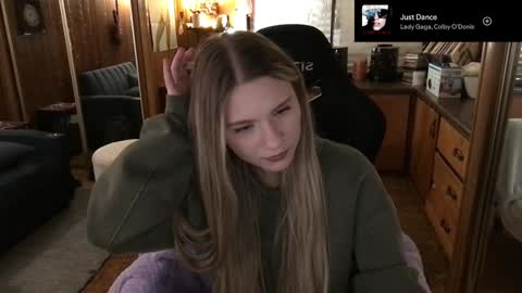 Snapshot of incognitoqueen chatting on 01-14-25, 07:59 Carter online show from 01-14-25, 07:59