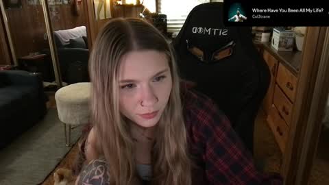 Snapshot of incognitoqueen chatting on 01-24-25, 05:42 Carter online show from 01-24-25, 05:42