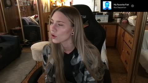 Snapshot of incognitoqueen chatting on 02-02-25, 04:37 Carter online show from 02-02-25, 04:37