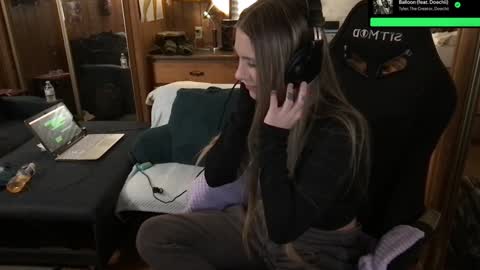 Snapshot of incognitoqueen chatting on 02-04-25, 07:18 Carter online show from 02-04-25, 07:18