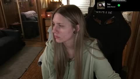 Snapshot of incognitoqueen chatting on 02-09-25, 08:44 Carter online show from 02-09-25, 08:44