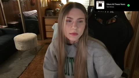 Snapshot of incognitoqueen chatting on 02-11-25, 03:18 Carter online show from 02-11-25, 03:18