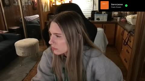 Snapshot of incognitoqueen chatting on 02-11-25, 06:19 Carter online show from 02-11-25, 06:19