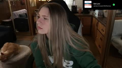 Snapshot of incognitoqueen chatting on 03-04-25, 03:55 Carter online show from 03-04-25, 03:55