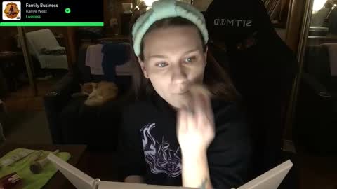 Snapshot of incognitoqueen chatting on 11-16-25, 02:50 Carter online show from 11-16-25, 02:50