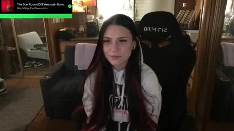 Snapshot of incognitoqueen chatting on 12-04-25, 04:00 Carter online show from 12-04-25, 04:00