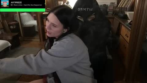 Snapshot of incognitoqueen chatting on 12-16-25, 05:34 Carter online show from 12-16-25, 05:34