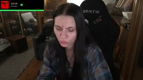 Snapshot of incognitoqueen chatting on 03-08-26, 05:44 Carter online show from 03-08-26, 05:44