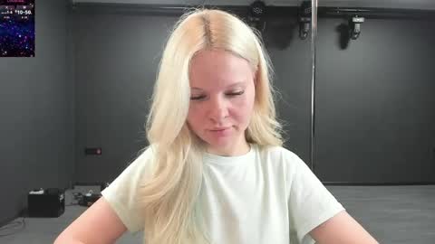 Snapshot of incredible__shell_ chatting on 05-27-26, 07:00 Masha online show from 05-27-26, 07:00
