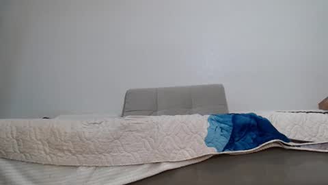 Snapshot of increible_della chatting on 01-18-25, 05:15 Della online show from 01-18-25, 05:15