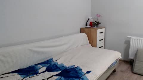 Snapshot of increible_della chatting on 01-21-25, 08:32 Della online show from 01-21-25, 08:32