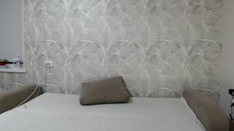 Snapshot of increible_della chatting on 02-05-26, 05:17 Della online show from 02-05-26, 05:17