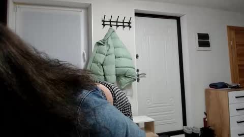 Snapshot of increible_della chatting on 02-25-26, 01:43 Della online show from 02-25-26, 01:43