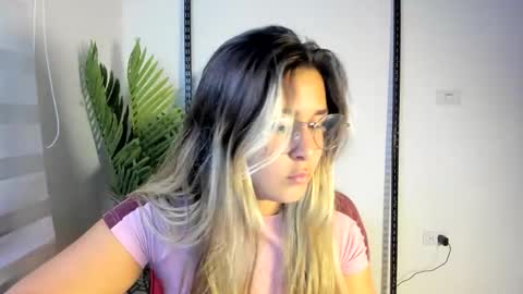 Lana online show from 05-12-26, 12:08