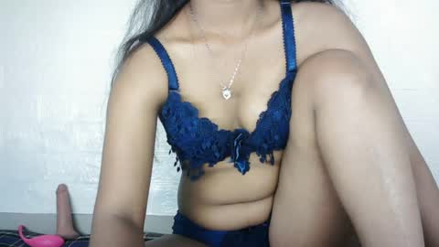 Snapshot of indian_saanvi chatting on 06-12-26, 03:27 Saanu online show from 06-12-26, 03:27