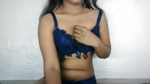 Snapshot of indian_saanvi chatting on 06-17-26, 04:04 Saanu online show from 06-17-26, 04:04