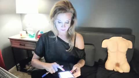 IndianaCooper - Showtimes - Mon-Fri 12pm and 930PM CST SatSun 930pm CST online show from 02-11-25, 04:22