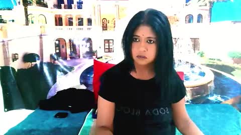 Mika online show from 11-14-25, 06:39