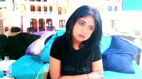 Mika online show from 11-28-25, 07:05